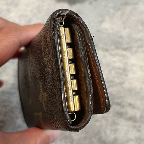 Authentic LOUIS VUITTON Key holder in Monogram - Picture 4 of 10